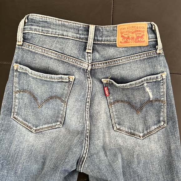 Levi’s 721 High Rise Skinny Jeans - Picture 4 of 6